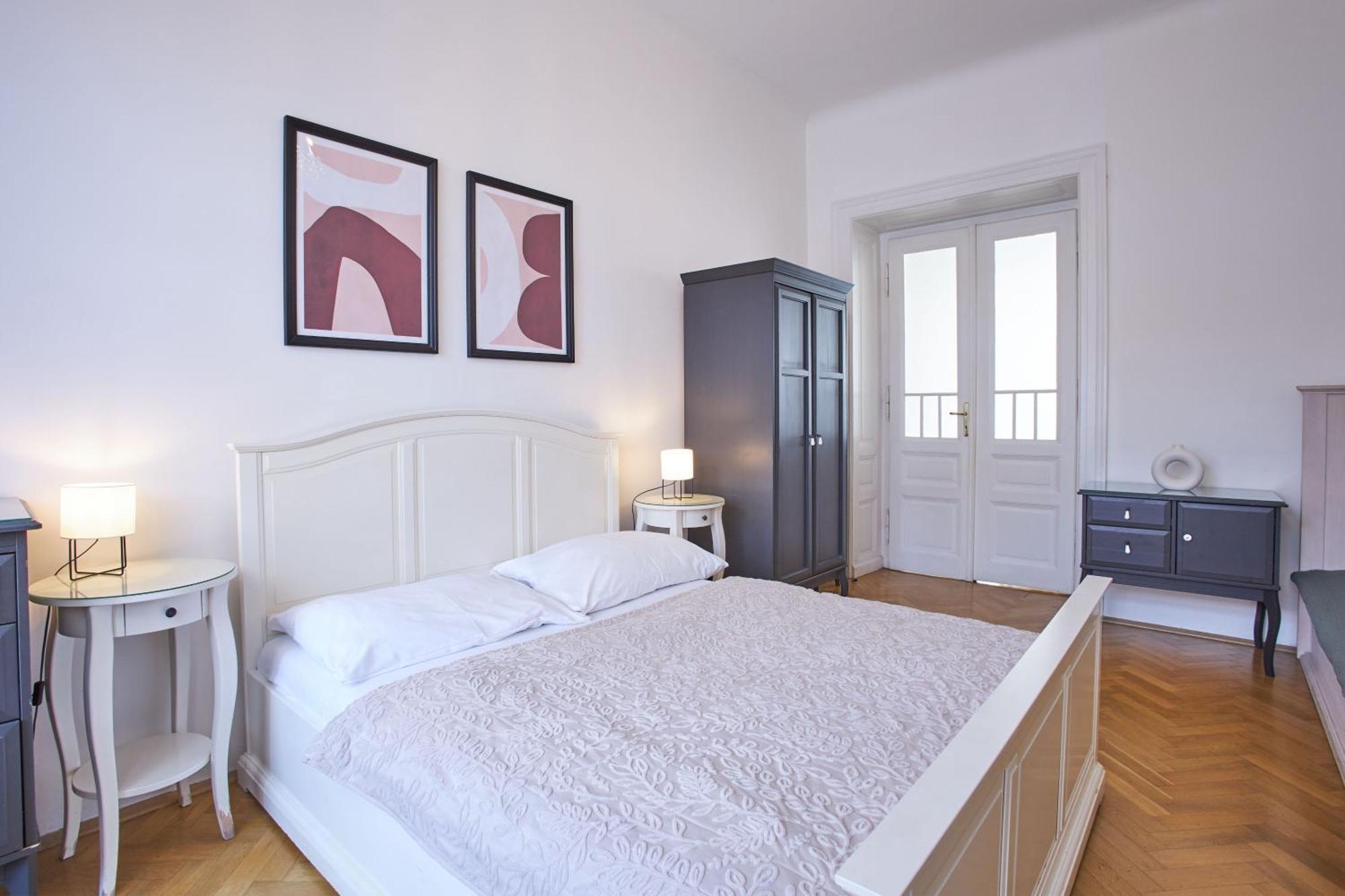 Charles Bridge Premium Residence Praha Bagian luar foto