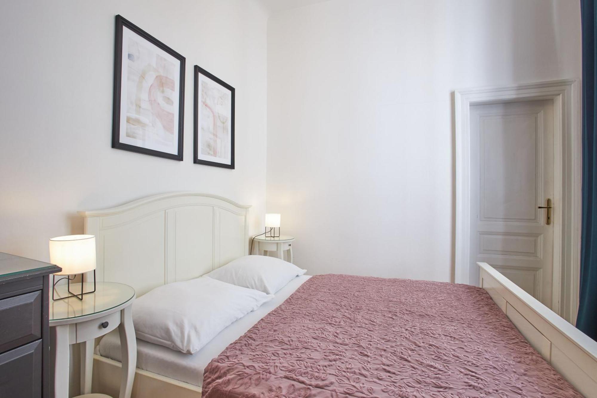 Charles Bridge Premium Residence Praha Bagian luar foto