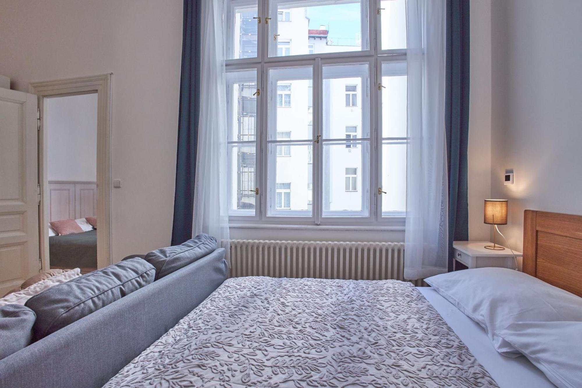 Charles Bridge Premium Residence Praha Bagian luar foto