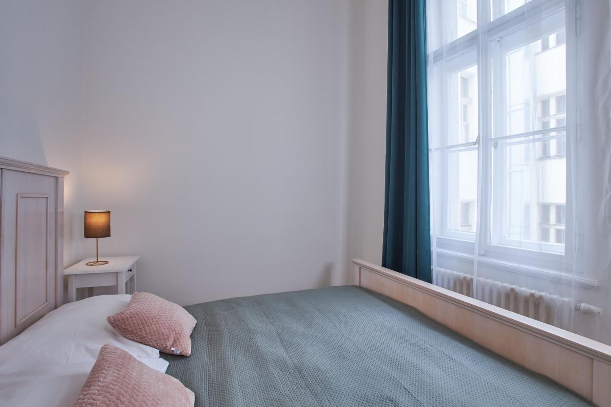 Charles Bridge Premium Residence Praha Bagian luar foto