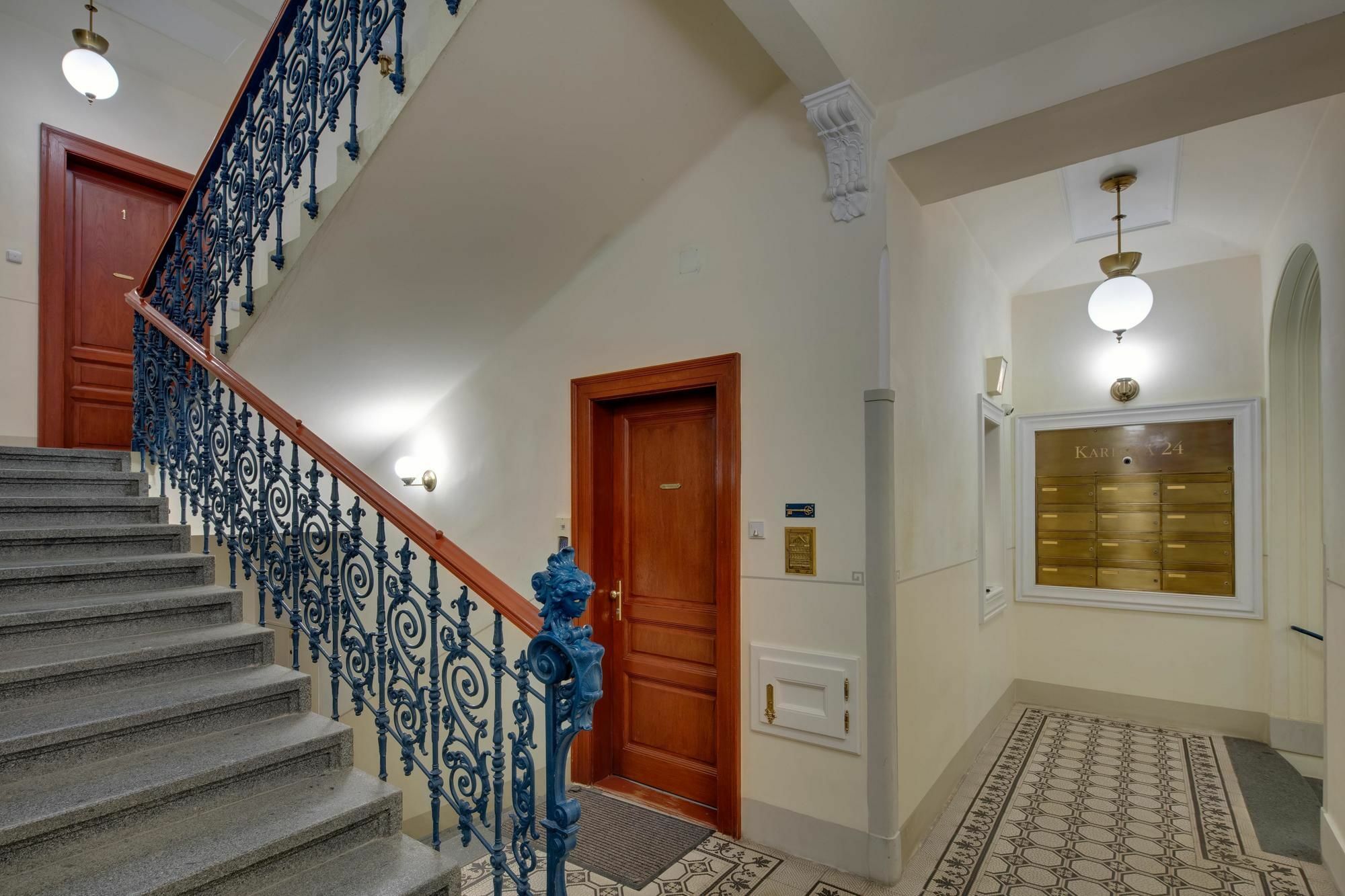 Charles Bridge Premium Residence Praha Bagian luar foto